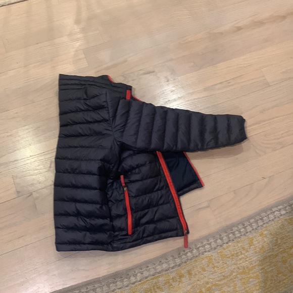 Patagonia boys XL puff jacket - Picture 2 of 3